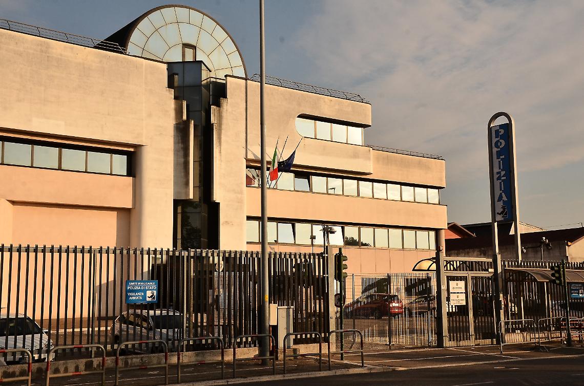 Verona, violenze in questura: 12 poliziotti rinviati a giudizio, 4 rischiano il processo per tortura