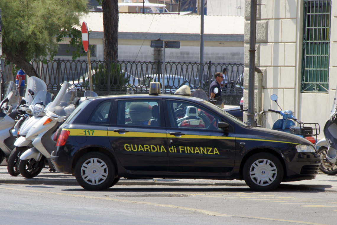 Trieste, maxi sequestro di droga al porto: 20 kg di oppio nascosti in un TIR, arrestato corriere iraniano