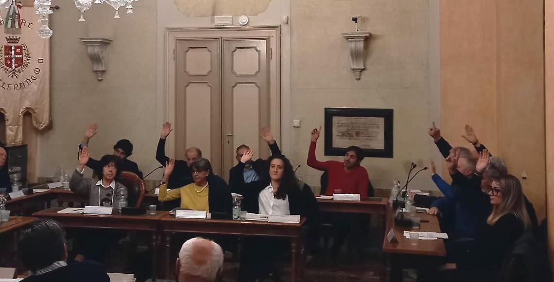 Le opposizioni votano contro la decadenza di Marcon