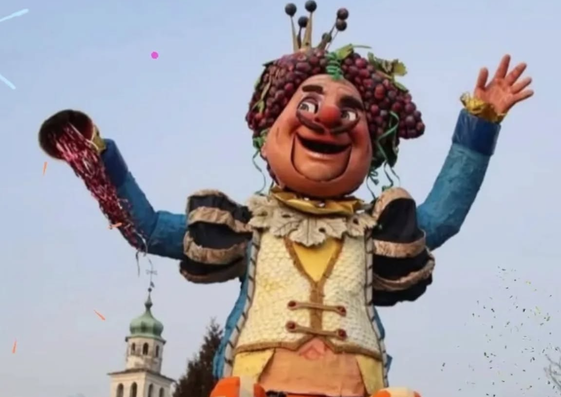 Sedico, gaffe al Carnevale: musica inneggia al Duce durante la sfilata dei carri