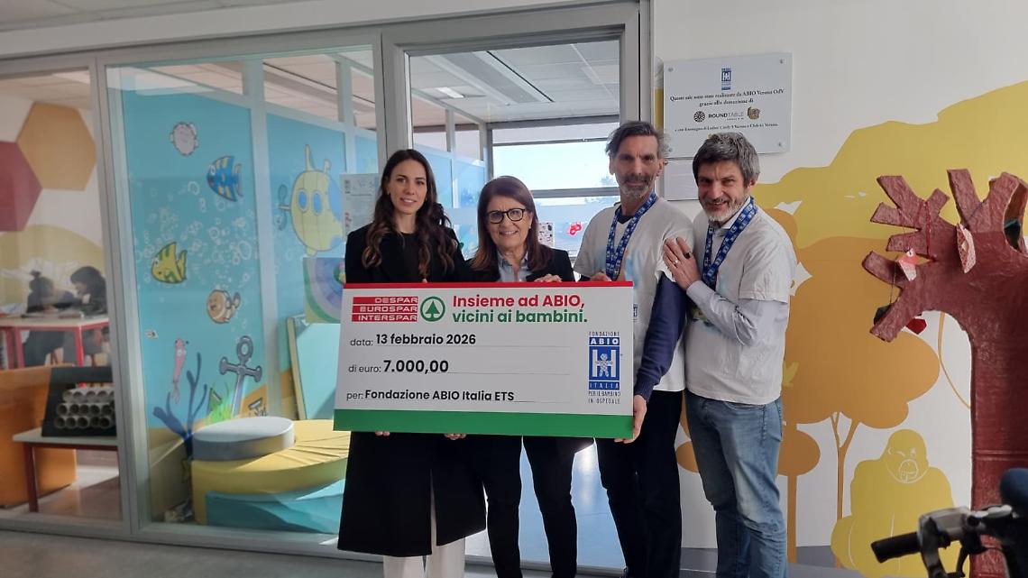 La consegna dell'assegno