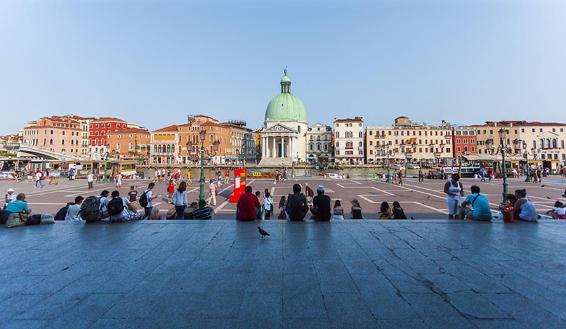 Carnevale di Venezia 2026, treni straordinari Trenitalia: oltre 33mila posti in pi&ugrave;
