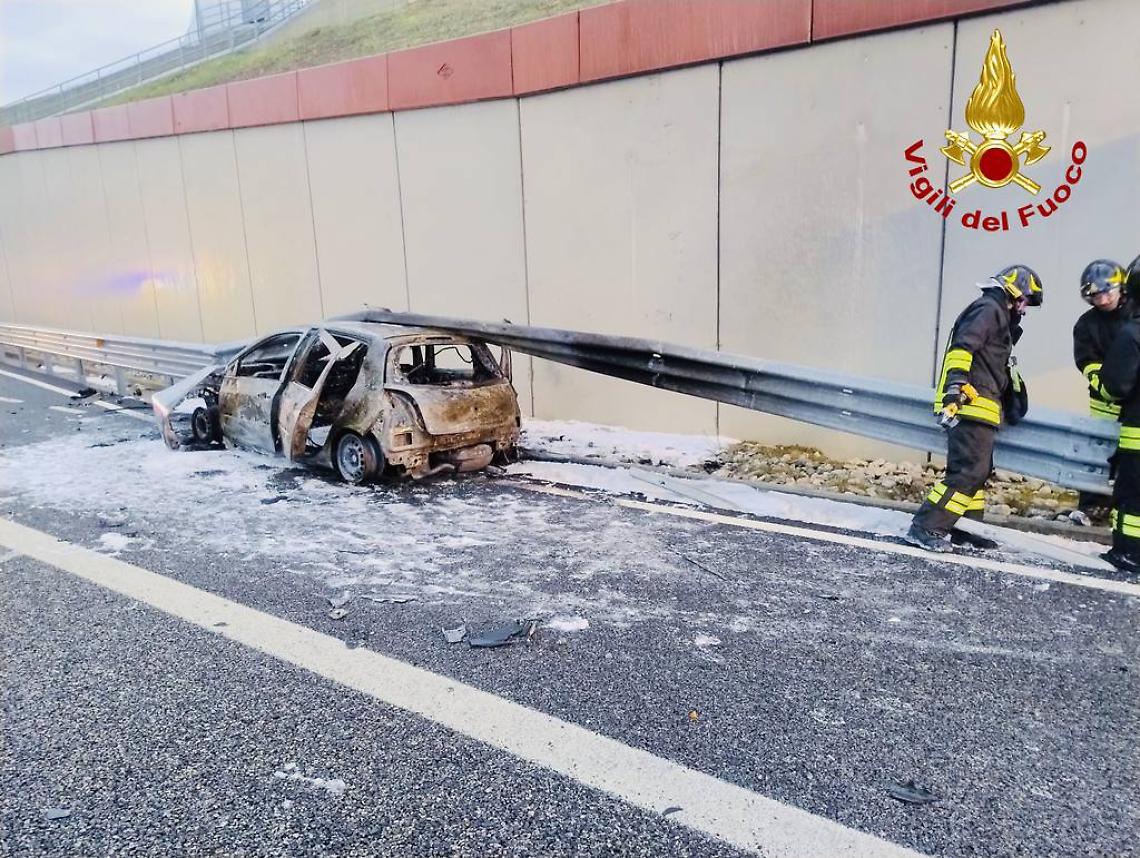 Povegliano, auto a Gpl in fiamme sulla Pedemontana