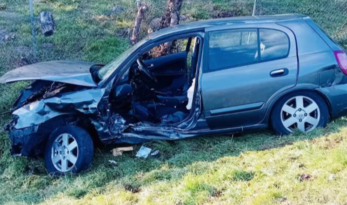 Auto fuori strada a Maserada sul Piave: conducente estratto dalle lamiere