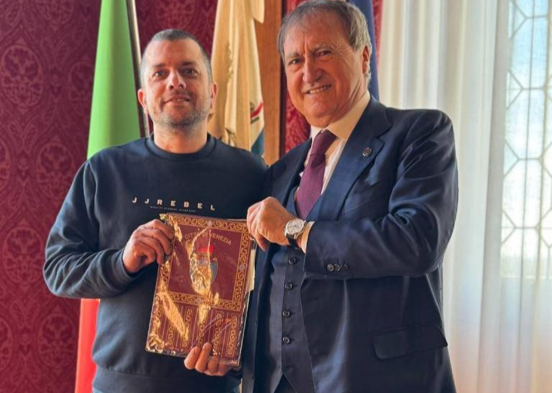 Alberto Trentini incontra il Sindaco Luigi Brugnaro: "Bentornato a Casa!"