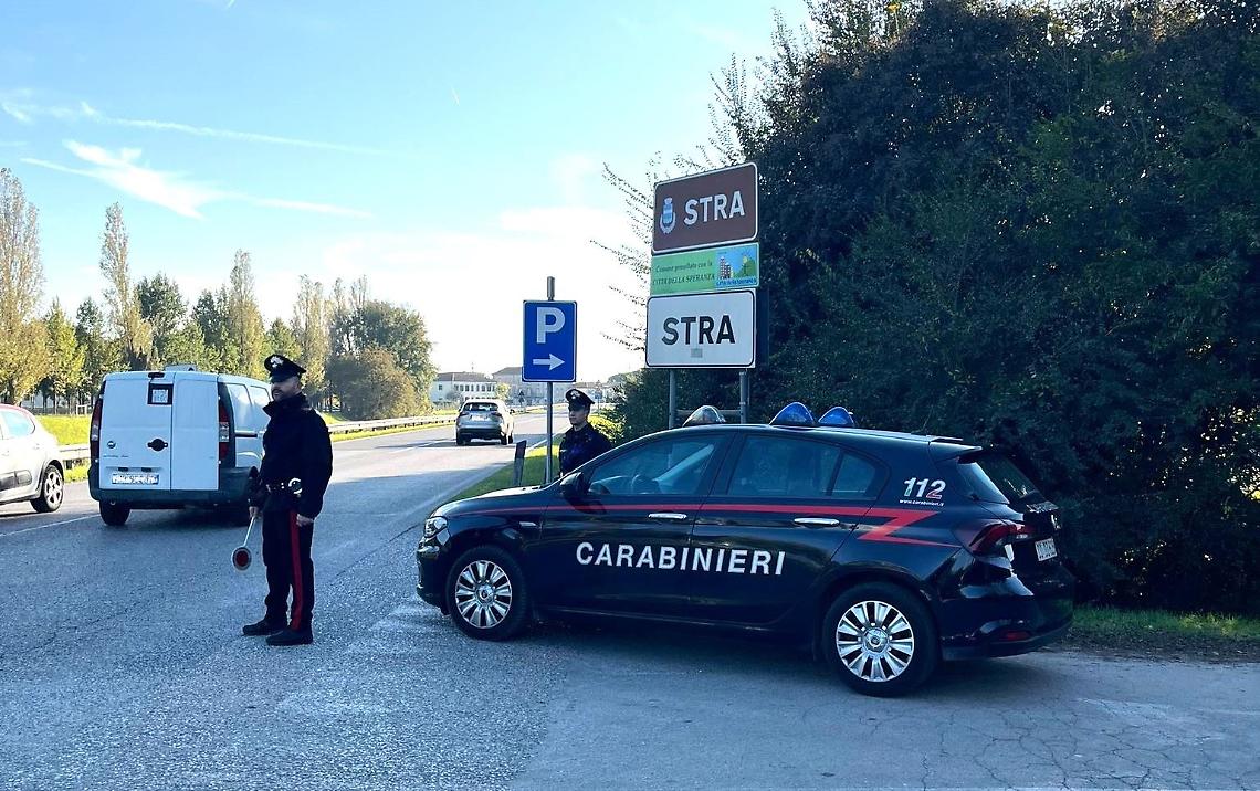 Stra, violenza in famiglia: arrestato 61enne, divieto di avvicinamento alla moglie e alla figlia