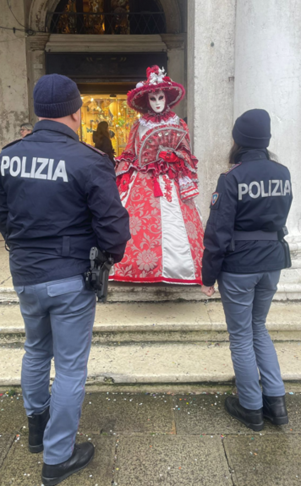 Carnevale di Venezia 2026, sicurezza garantita: Polizia schierata su terra, acqua e cielo