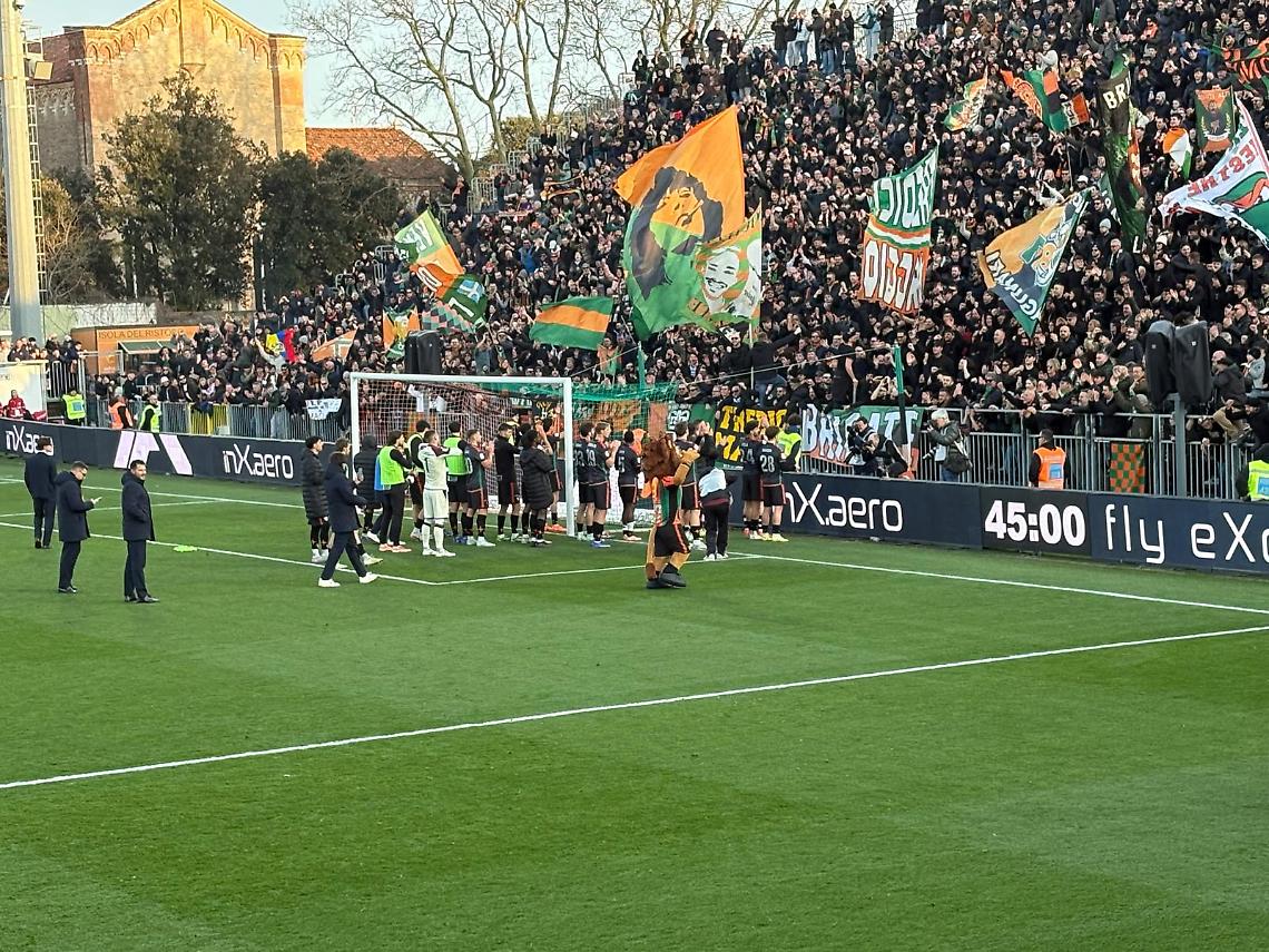 Il Venezia vince e soffre: 3-2 al Pescara, la vetta resta arancioneroverde ma che brividi