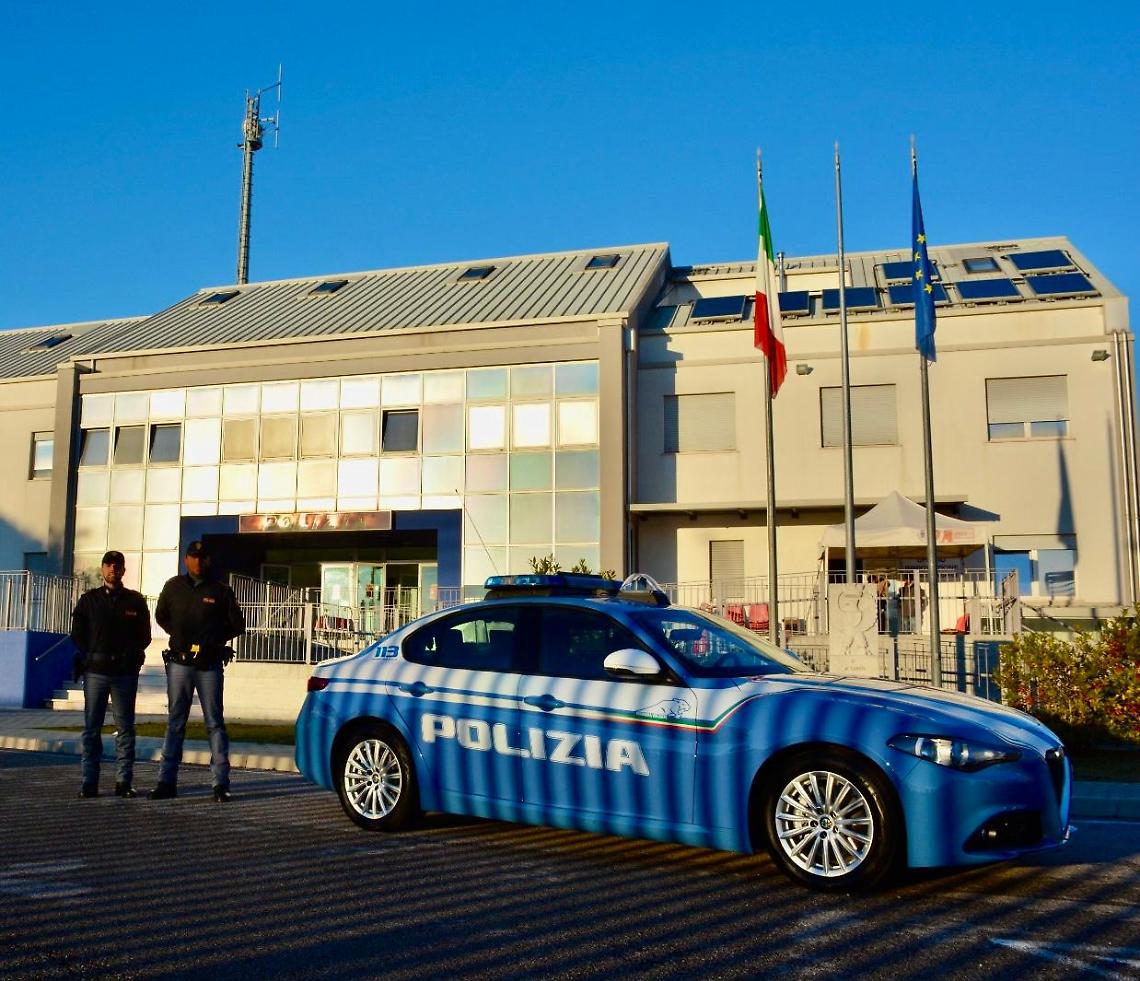 Jesolo, controlli straordinari contro degrado e illegalit&agrave;: ispezioni in bar e negozi, chiusa una barberia abusiva