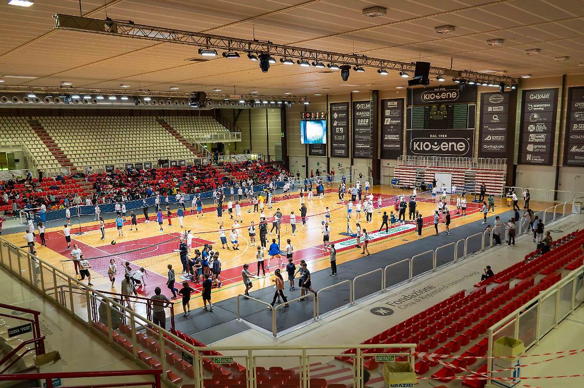 Padova, grande successo per gli OrtoRomi Volley Games: 450 studenti alla Kioene Arena