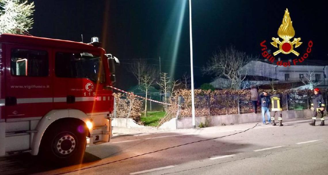 Arzignano, auto fuori strada: conducente estratto dai Vigili del Fuoco
