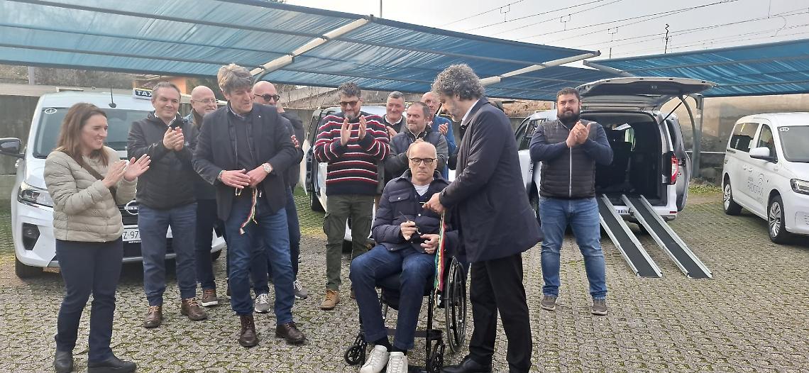 Taxi accessibili, Verona amplia il servizio: ora sono 20 le vetture attrezzate per persone con disabilit&agrave;