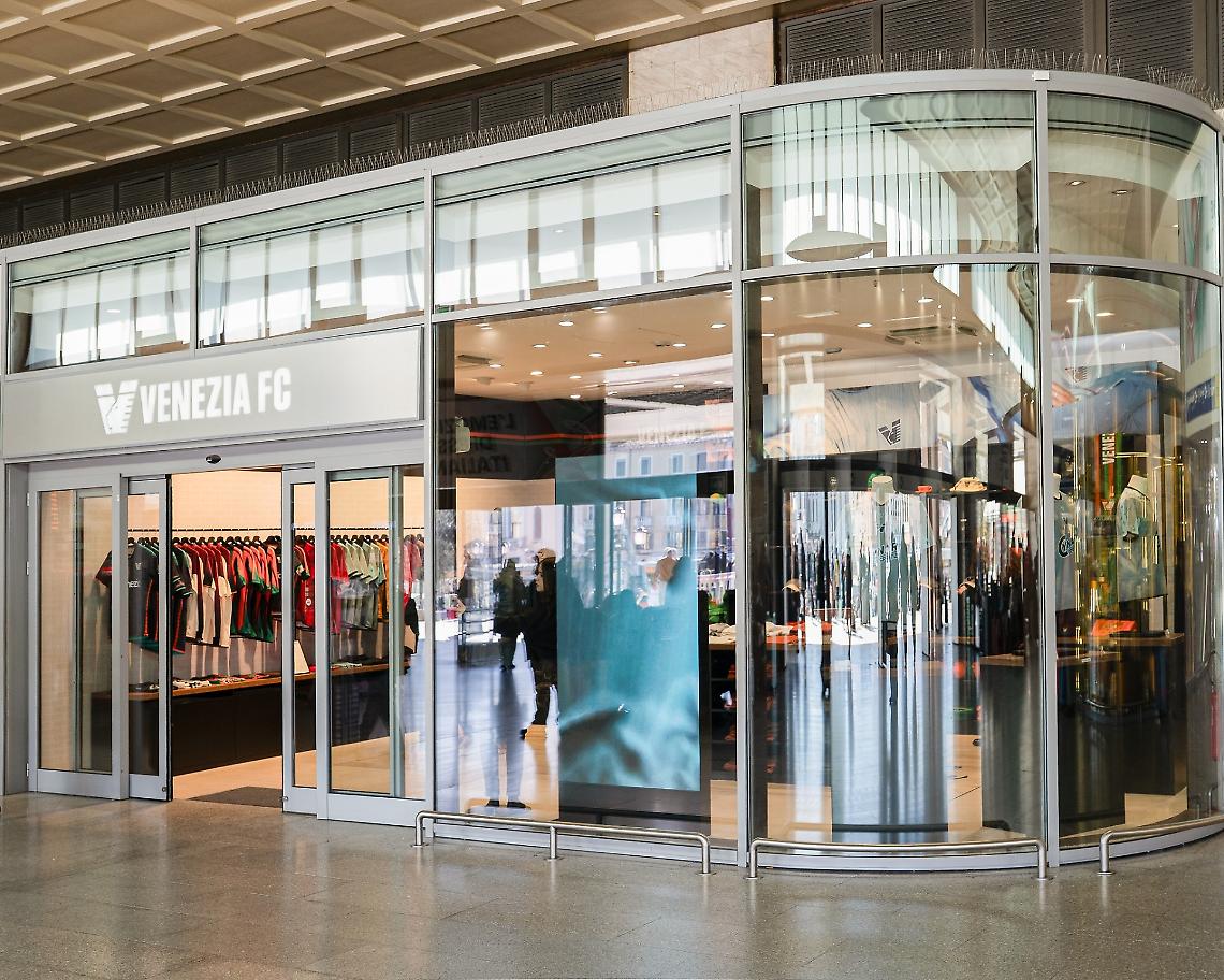 Aperto il nuovo store del Venezia Fc: &egrave; in stazione Venezia Santa Lucia 