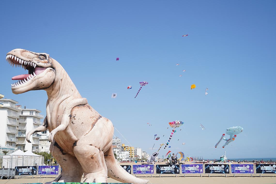 Jesolo Beach & Kite Festival: il tricolore prende il volo con la nazionale italiana di aquiloni acrobatici