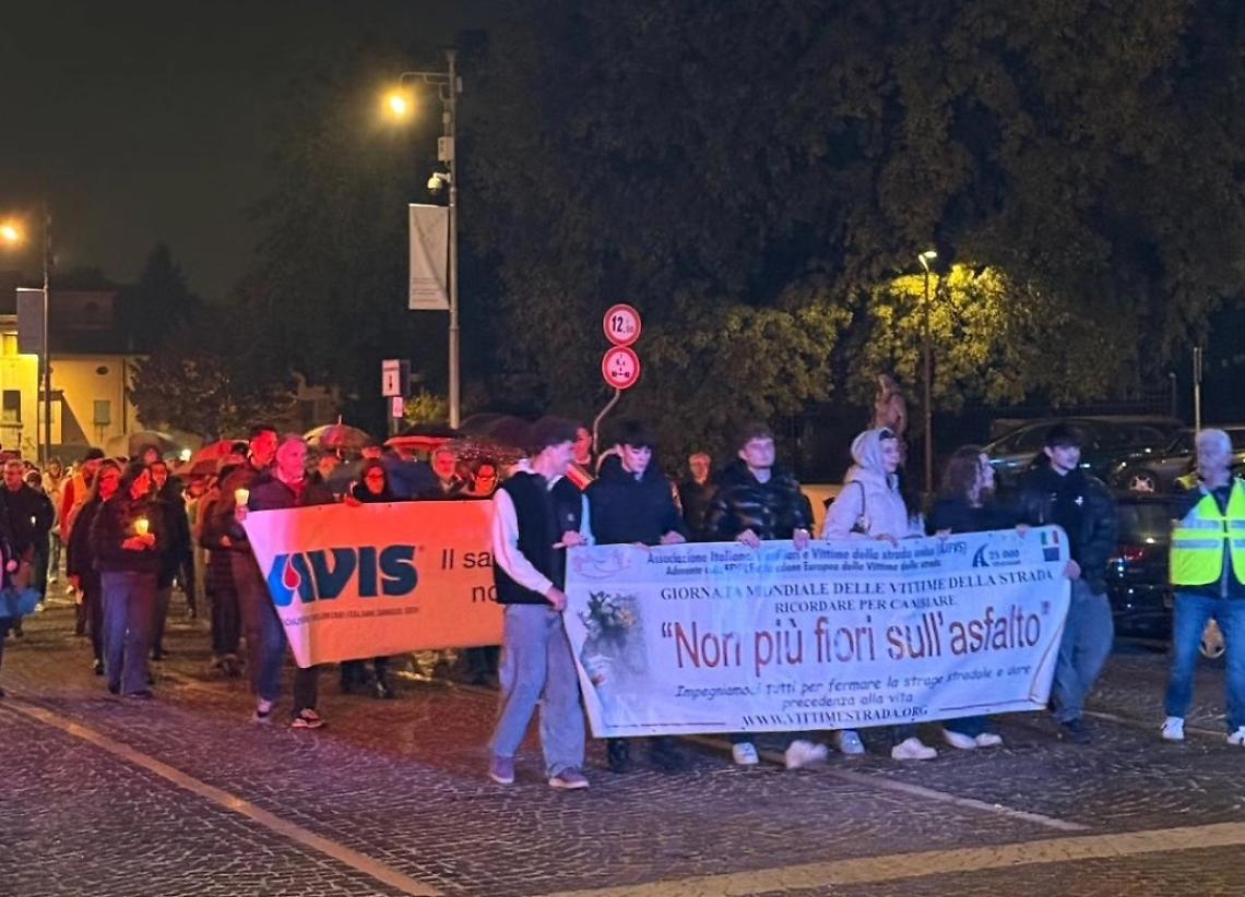 Foto della fiaccolata per le vittime della strada - 15/11/2025