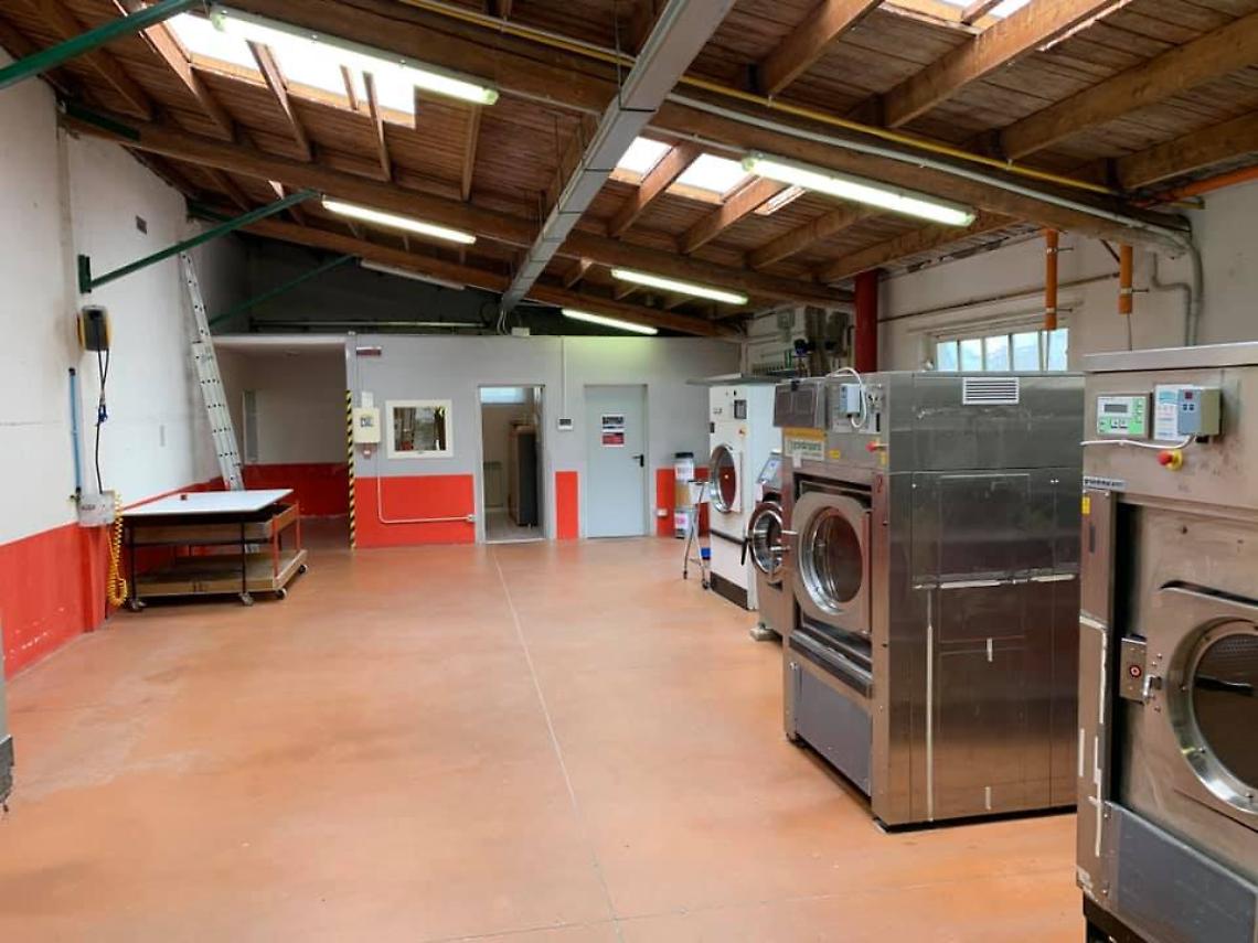 Seren del Grappa, incendio distrugge la Lavanderia Veneta: ingenti danni e incertezze sulla causa