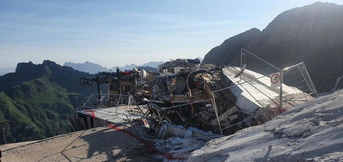 L'impianto dismesso di Pian Dei Fiacconi, al confine tra Veneto e Trentino