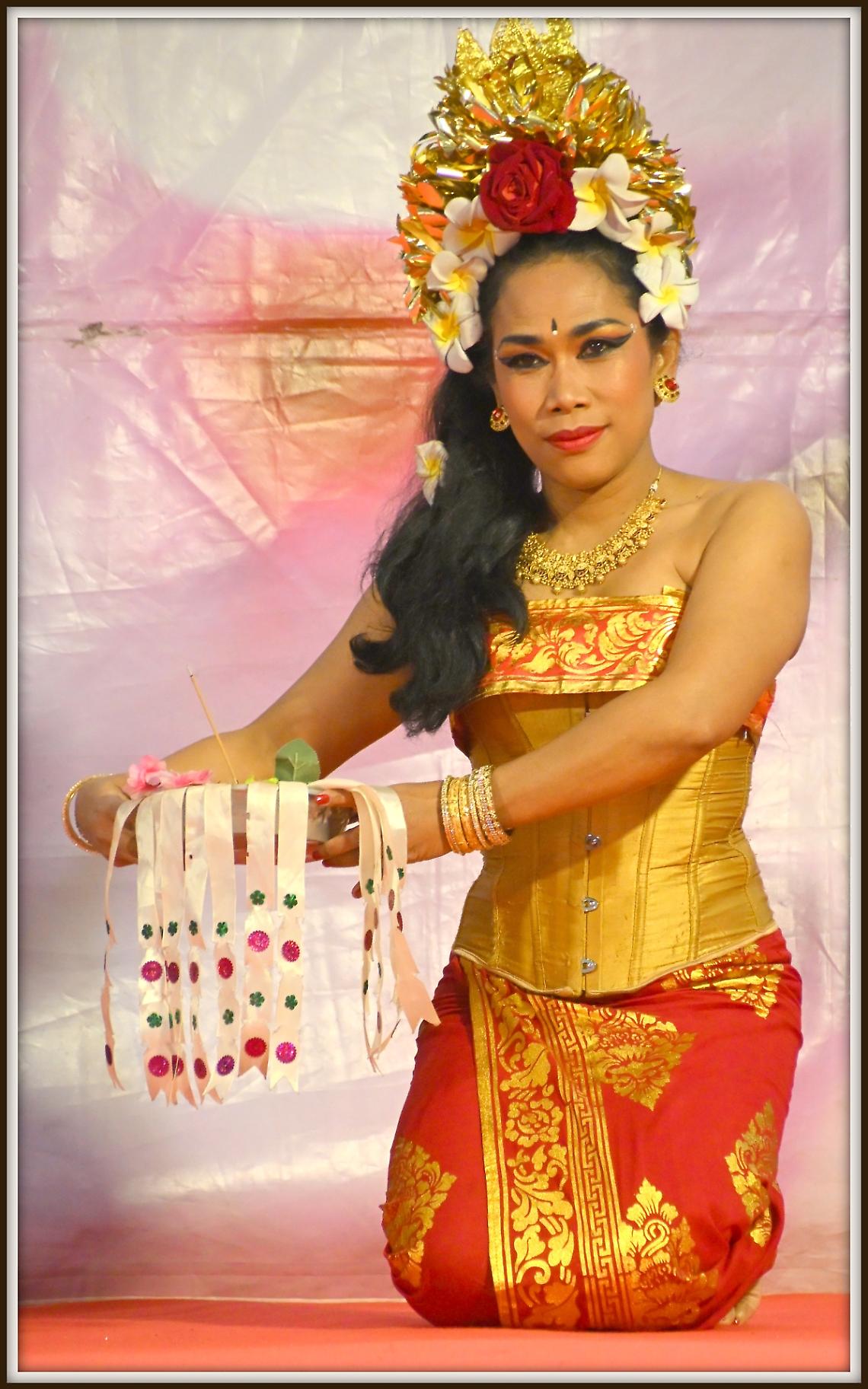 Danze balinesi a Padova: &ldquo;Le figlie degli dei&rdquo; alla Sala Civico 140