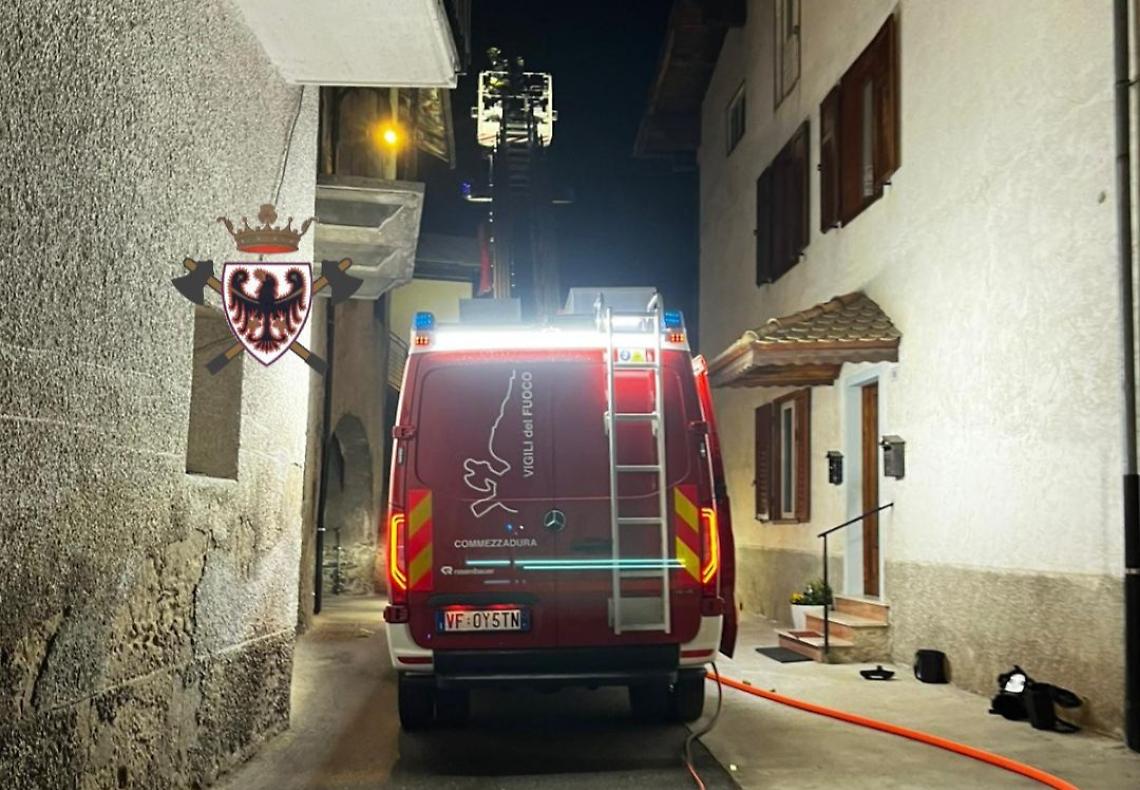 Foto dei vigili del fuoco di Commezzadura