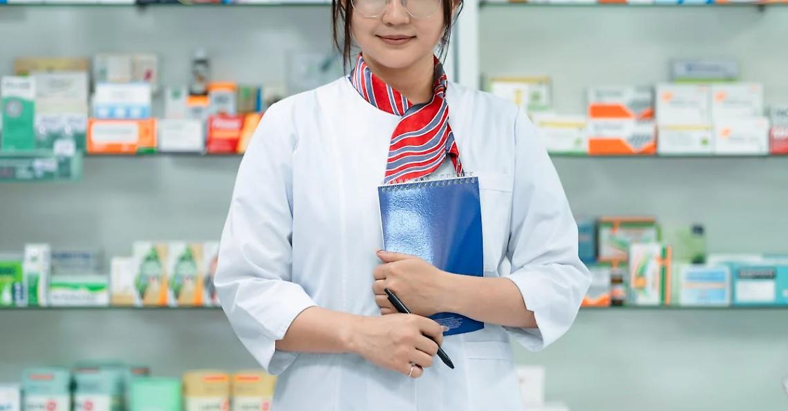 Si finge farmacista per rubare 700 euro dalla cassa: arrestata 53enne a Trieste