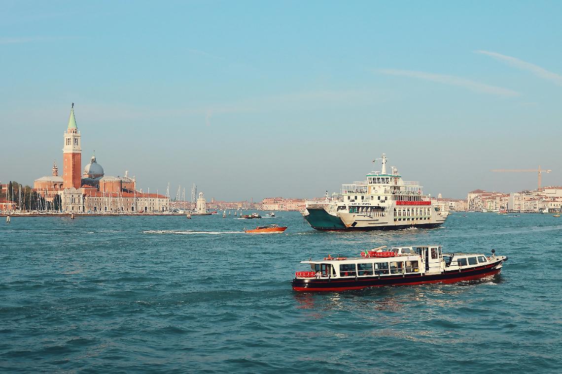 Si apre la stagione crocieristica 2026: meno passeggeri, ma cresce il segmento luxury tra Venezia e Chioggia