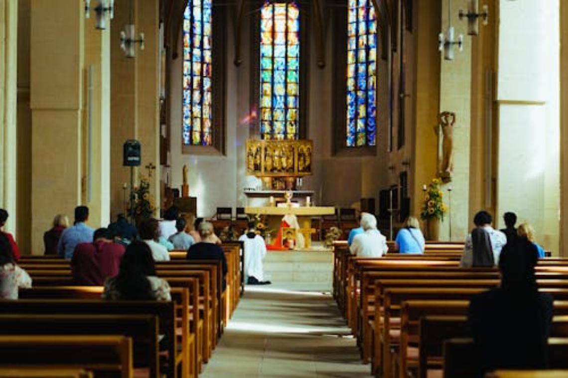 Crollo di intonaco in chiesa a Dueville: paura, ma nessun ferito