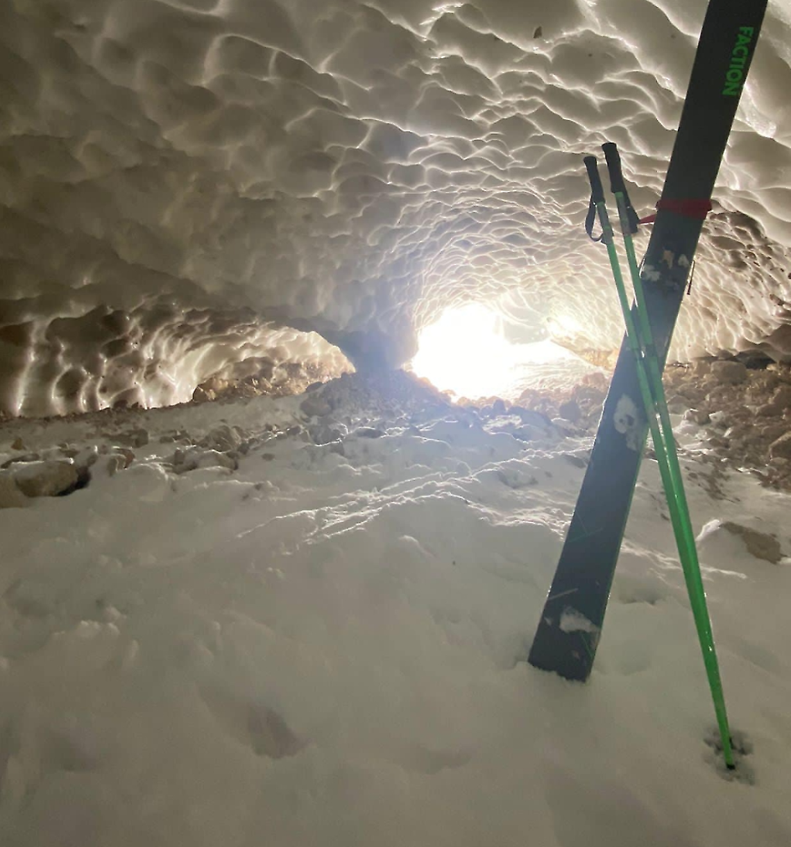 La "Citt&agrave; di Ghiaccio" sotto le Alpi Venete: 10 km di gallerie segrete che stanno scomparendo per sempre