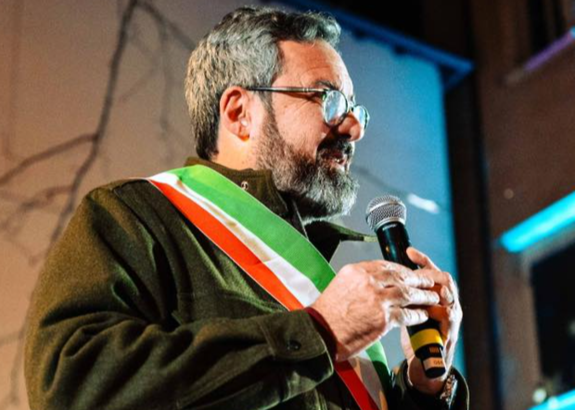 Il sindaco di Trento critica la mancata revoca della cittadinanza a Mussolini: "Un oltraggio alla nostra storia"