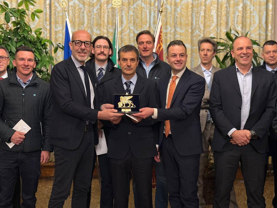 Venezia premia il coraggio: encomi all&rsquo;equipaggio Actv che salv&ograve; un naufrago e il suo cane