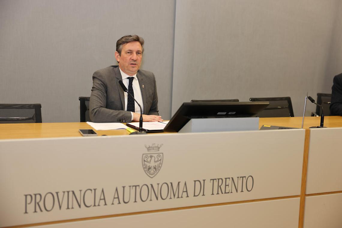 Carta Argento Trentino: al via le richieste di accreditamento per esercizi commerciali e per le farmacie