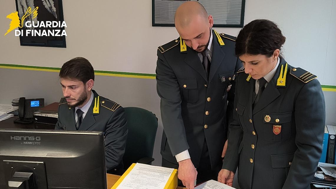 Sequestrato laboratorio tessile a Padova: scoperte irregolarit&agrave; fiscali e lavoro clandestino