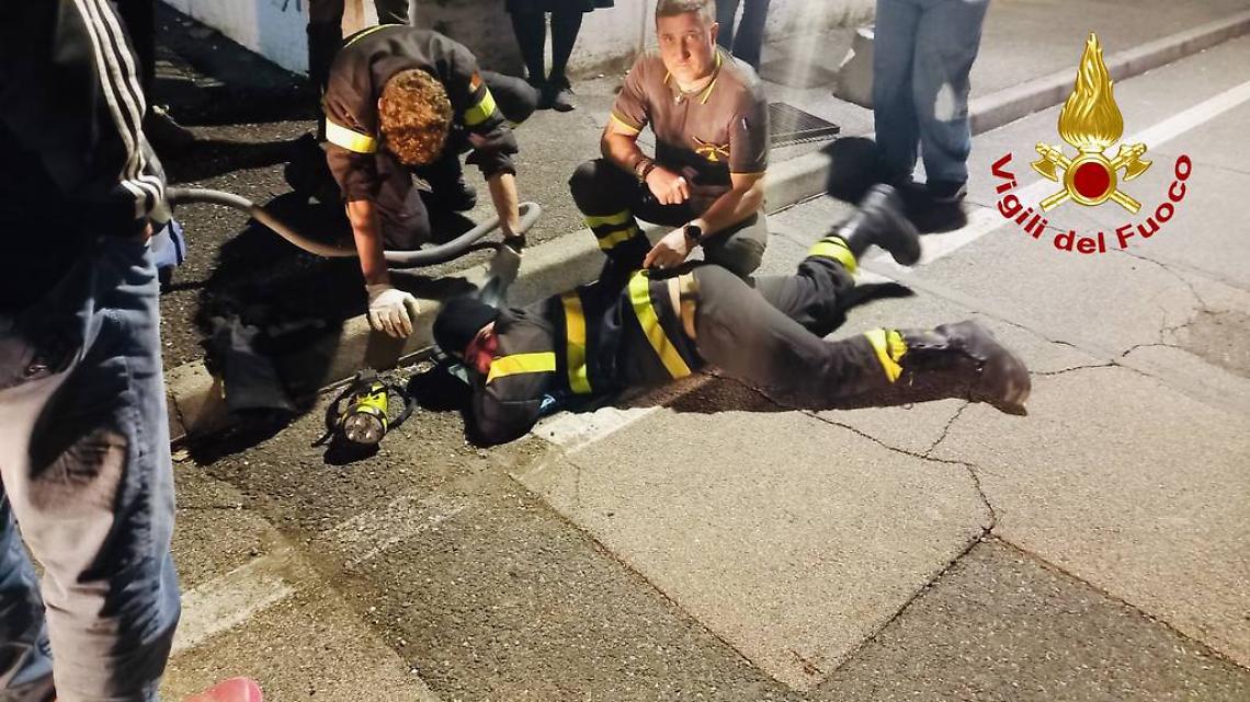 Fontanelle: gattino salvato dai Vigili del Fuoco dopo un&rsquo;avventura nel pozzetto