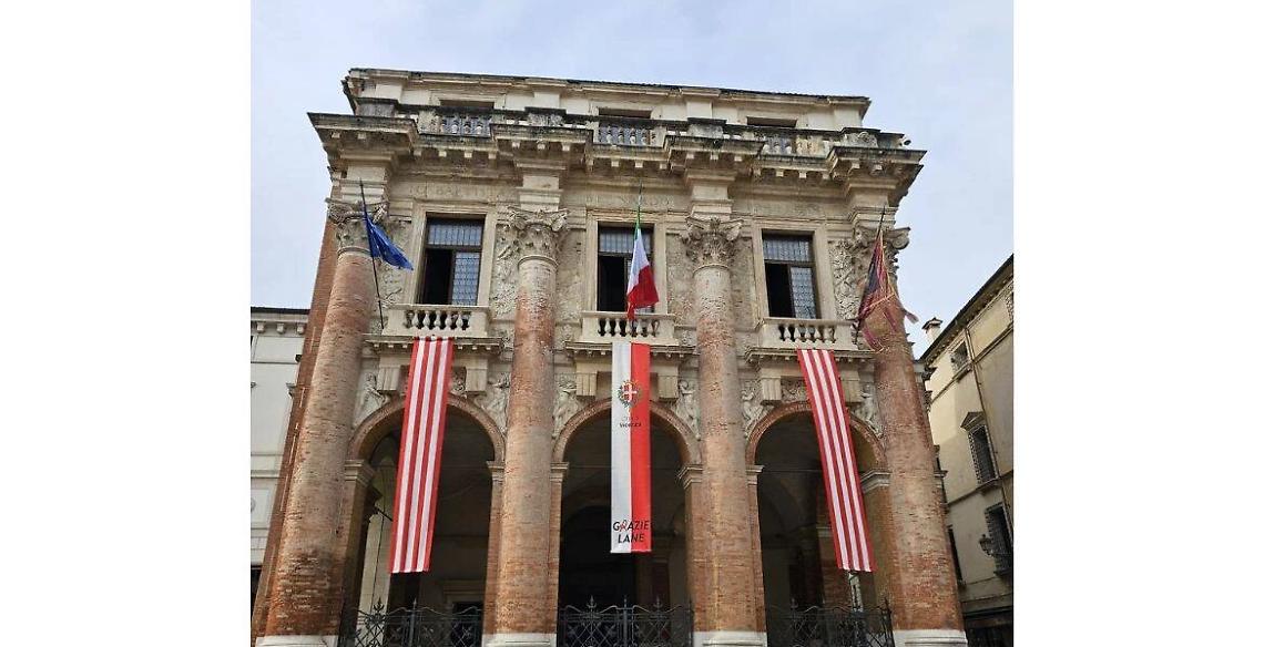 Festa in municipio per la promozione del Vicenza
