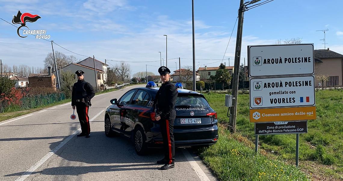 Minaccia i Carabinieri durante una perquisizione: denunciato 24enne nel Rodigino