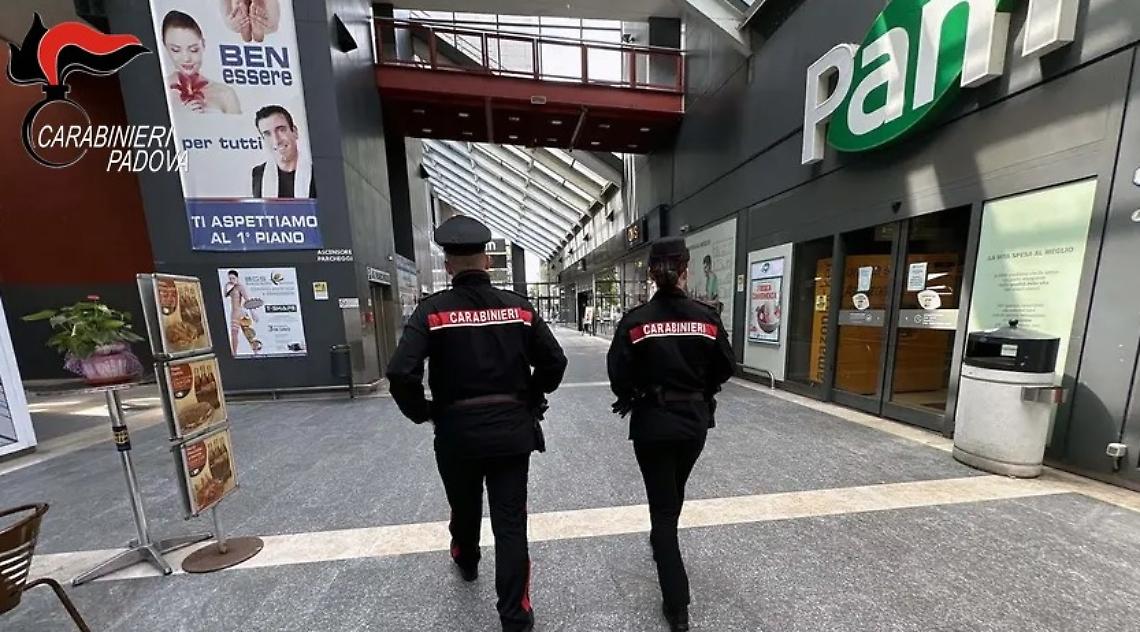 Padova, arrestato 39enne in Galleria San Carlo con hashish e cocaina: divieto di dimora in Veneto