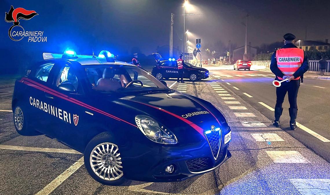 Abano Terme, 19enne fermato con tirapugni: scatta la denuncia