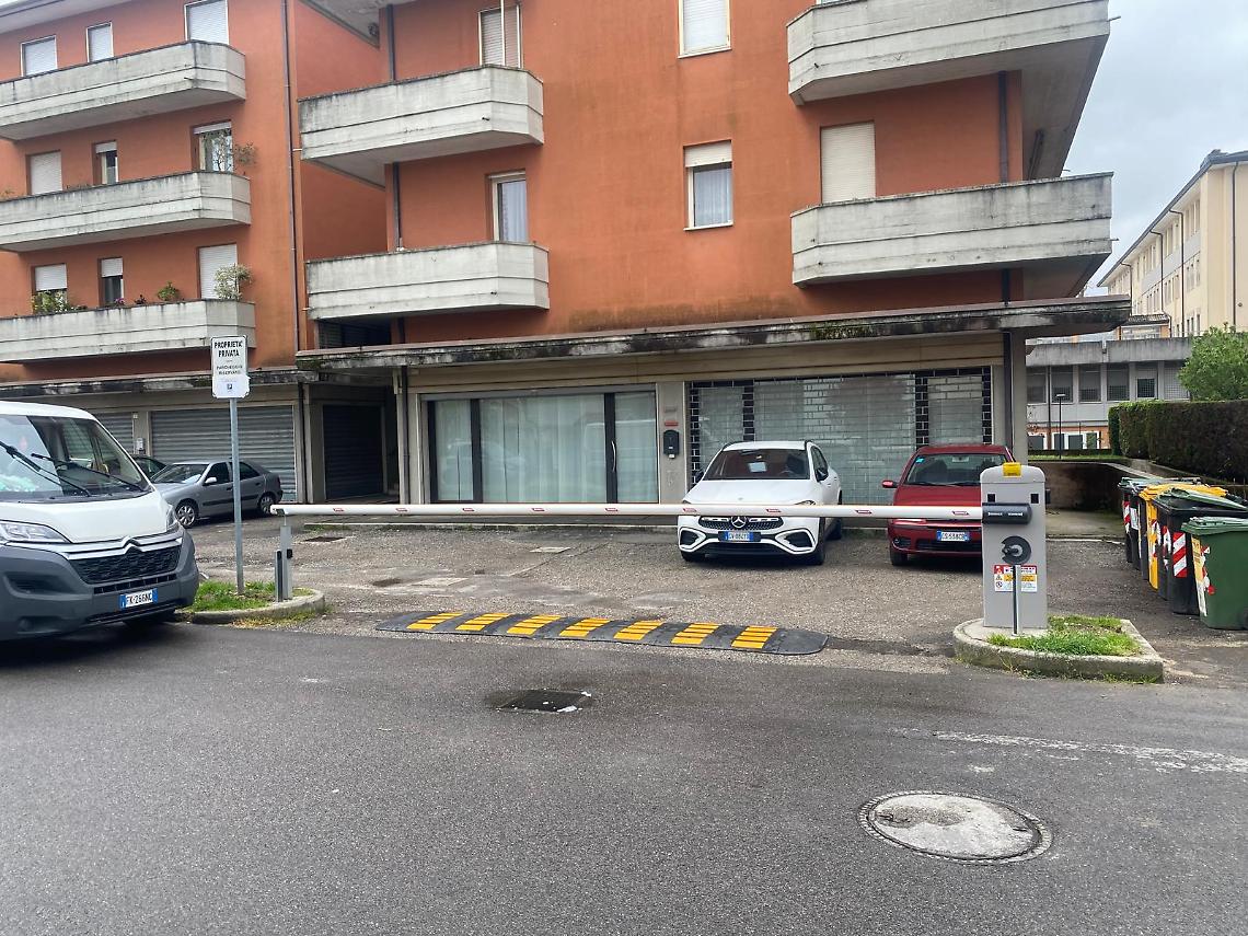 Cadoneghe, sbarra al parcheggio di via XXV Aprile: scoppia la polemica