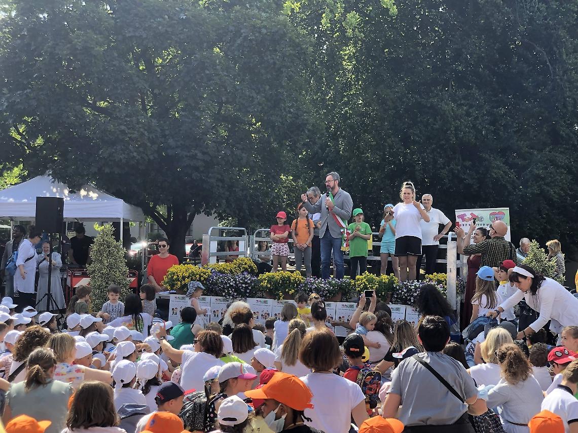 A Trento il corteo per la pace: 2.000 bambini in marcia per il 23&deg; anniversario