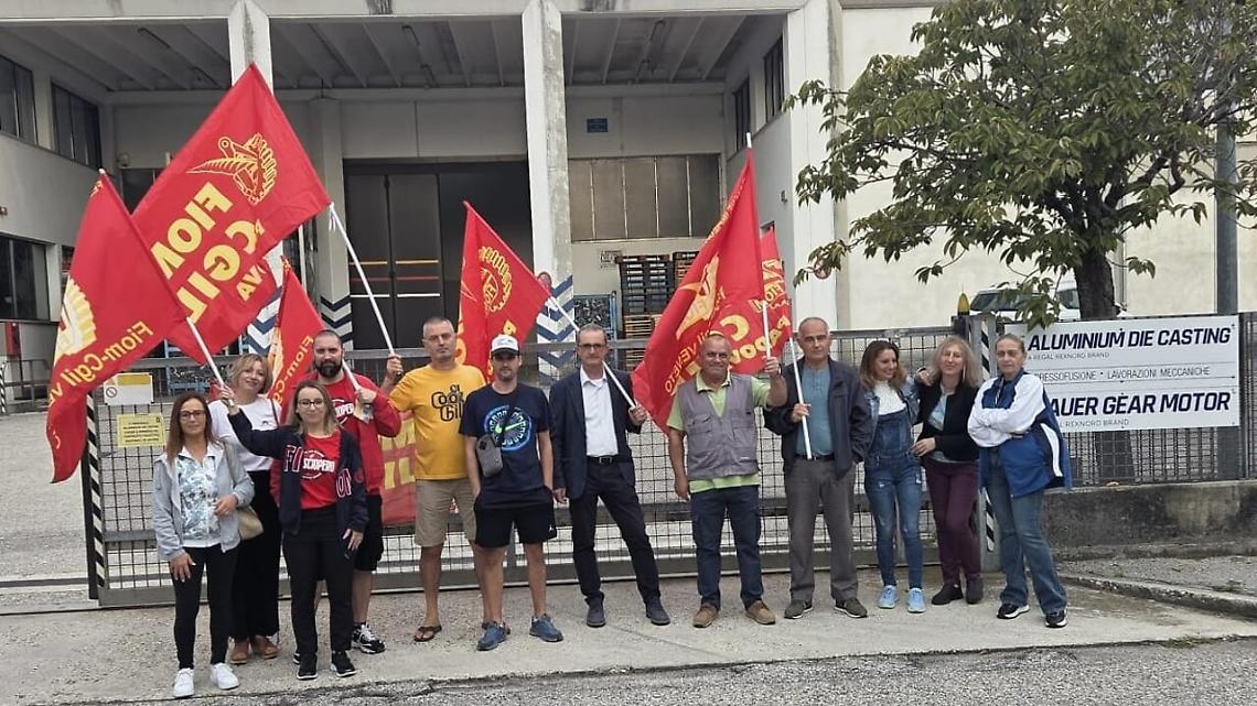La protesta davanti alla sede di Aluminium Die Casting