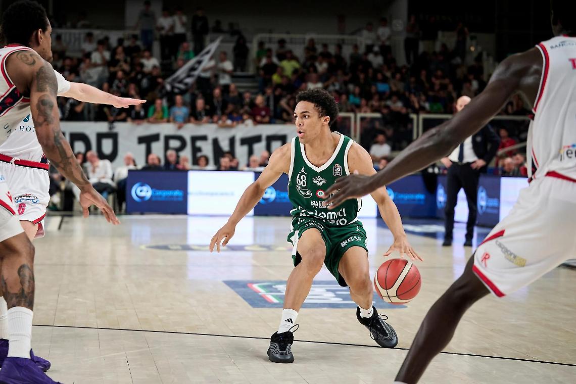 Aquila, contro Reggio Emilia altra bastosta. Addio ai playoff?