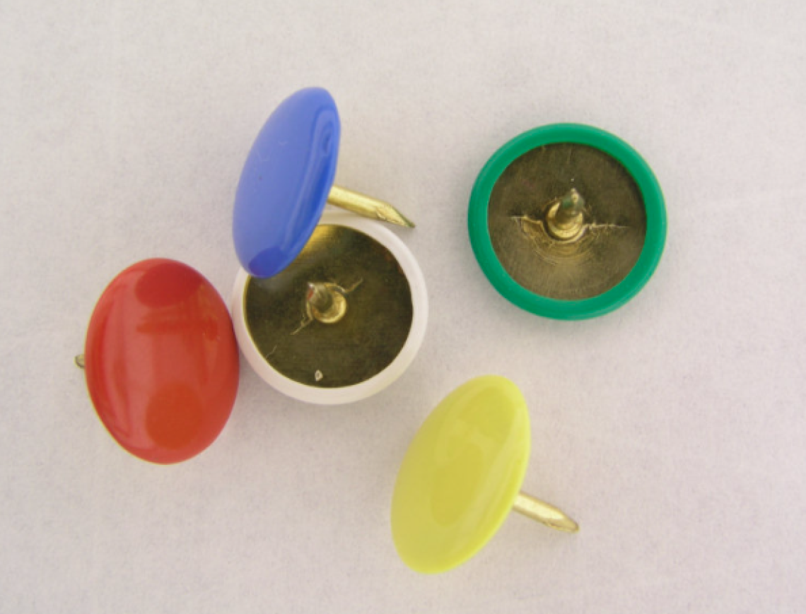 Puntine sulla ciclabile, ciclisti nel mirino: raffica di forature tra Mori e il Garda