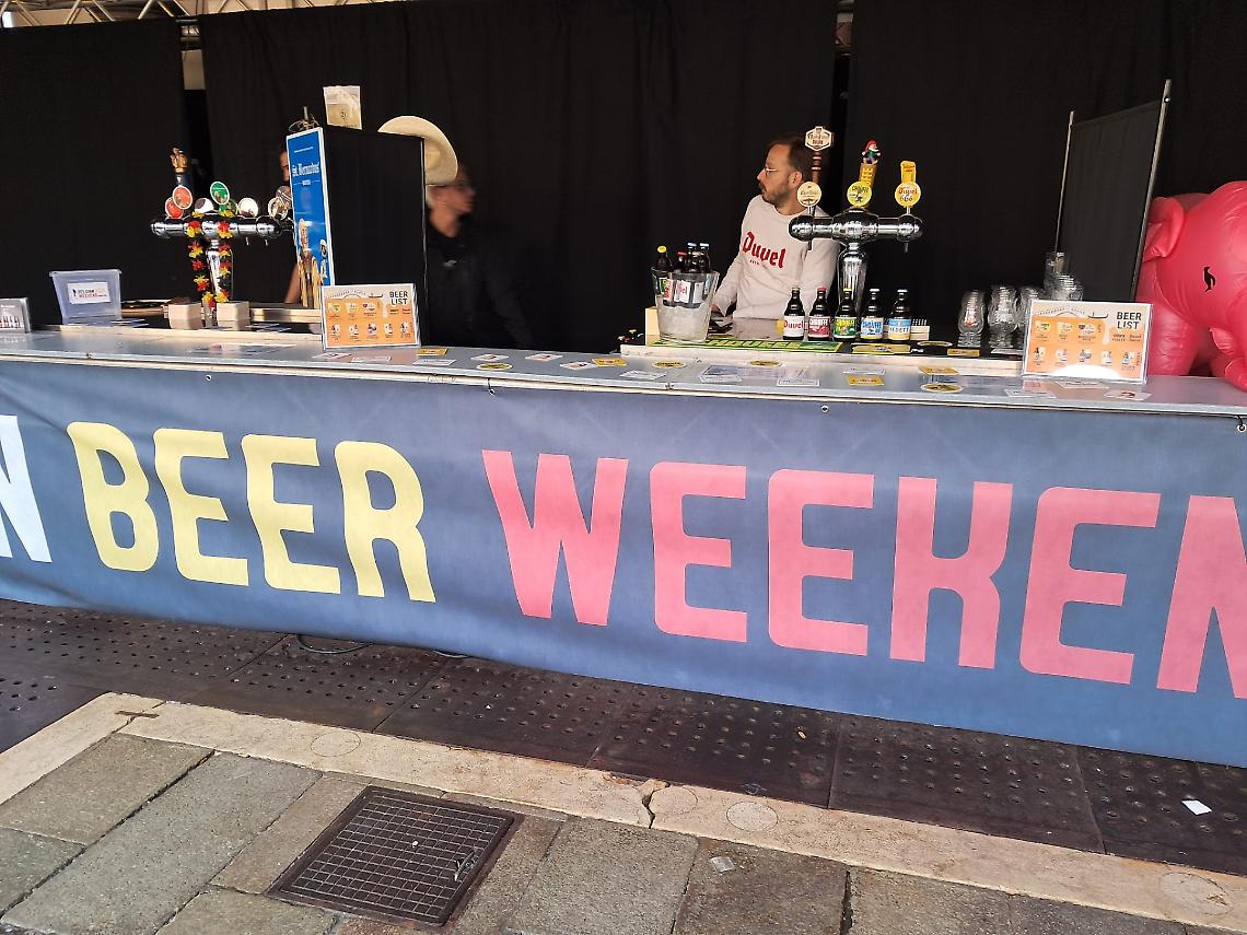 Venezia, la movida fuori controllo: il Festival della Birra sotto le Logge della Pescheria accende la polemica