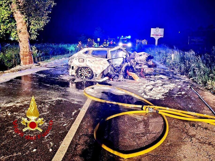 L'auto dopo l'incidente avvenuto a Sona (2)