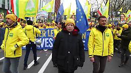 Agricoltori in rivolta a Bruxelles: &ldquo;Tagliare 90 miliardi alla PAC per finanziare i carri armati tedeschi &egrave; follia&rdquo;