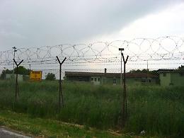 A Bagnoli arrivano i container per i profughi