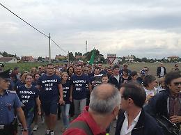 Salvini a Bagnoli contro i profughi: "L'Africa in Italia non ci sta"