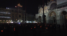 Valeria Solesin, in 7mila ieri alla fiaccolata in Piazza San Marco a Venezia