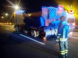 In contromano sul Passante, auto si schianta per evitarla: un morto