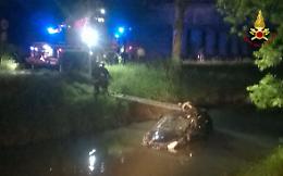 Incidente a Piove di Sacco, in fosso con l'auto, ma restano illesi