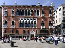 Suicidio a Venezia, turista francese si lancia dalla finestra del Danieli
